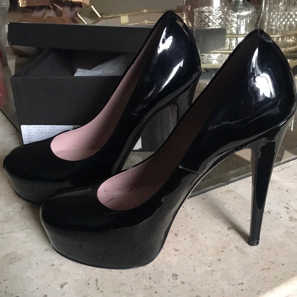 Gucci black patent leather platforms sz 8 w/box